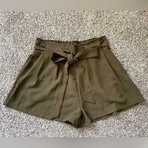 WOMEN’S army green fashion short- size S